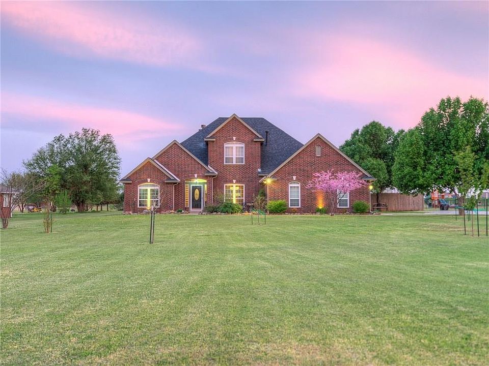 1st image of 2818 Winding Creek Ln NE
