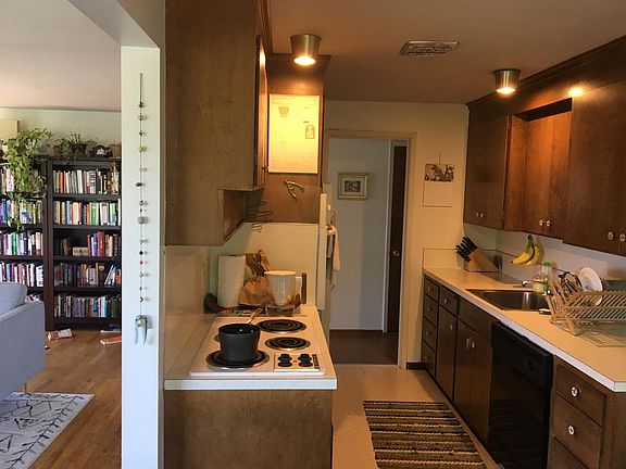 4th image of 3007 21st Ave W