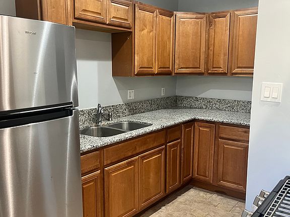 4th image of 1391 N Altadena Dr #B