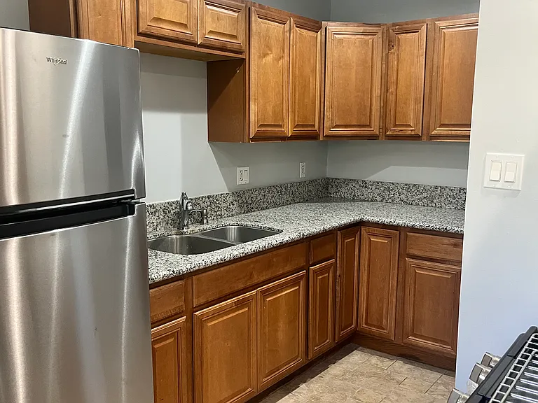 1391 N Altadena Dr #B — Photo 4