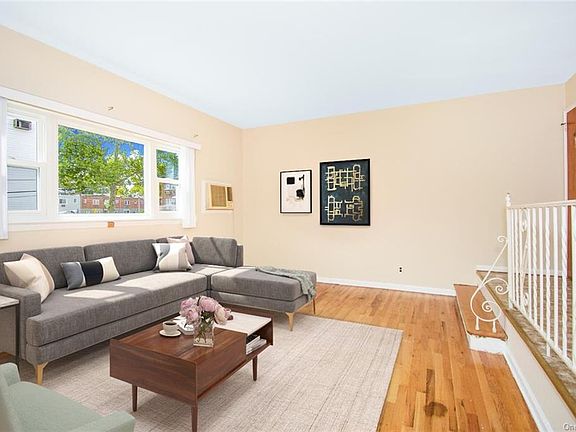 3rd image of 935 Vincent Ave