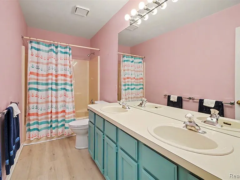 425 Thornridge Ct — Photo 23