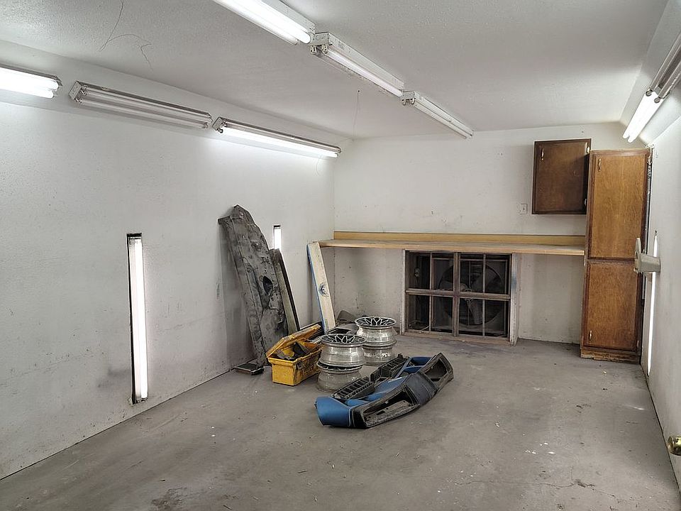 2nd image of 425 Chestnut Ave