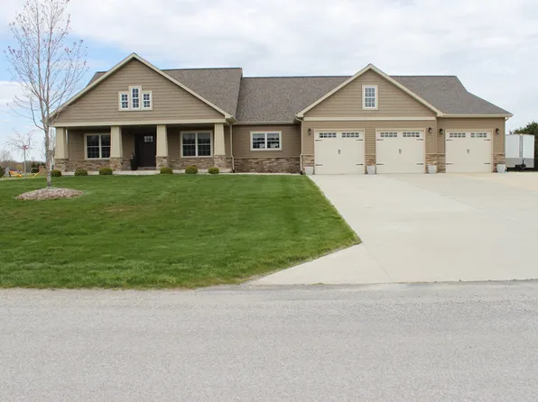 8406 Goodwin Cir, Dalton City, IL 61925