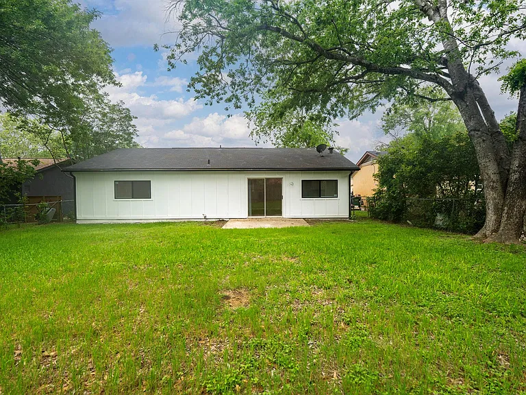 2508 Dovemeadow Dr — Photo 5