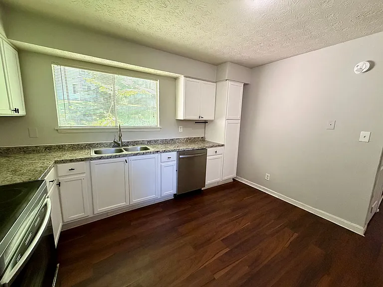 8588 Creekwood Way — Photo 10