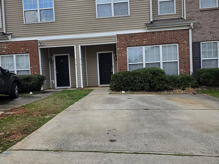 213 Shenandoah Dr — Photo 1