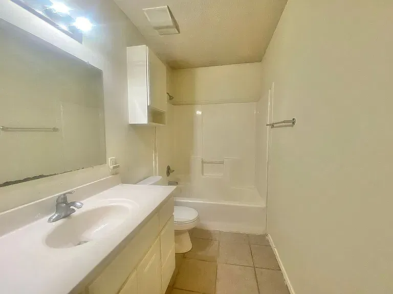 2 bed, 1177 sqft, $1,100 — Photo 4