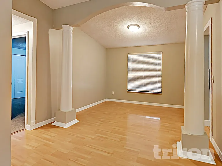 506 Emberwood Dr — Photo 7