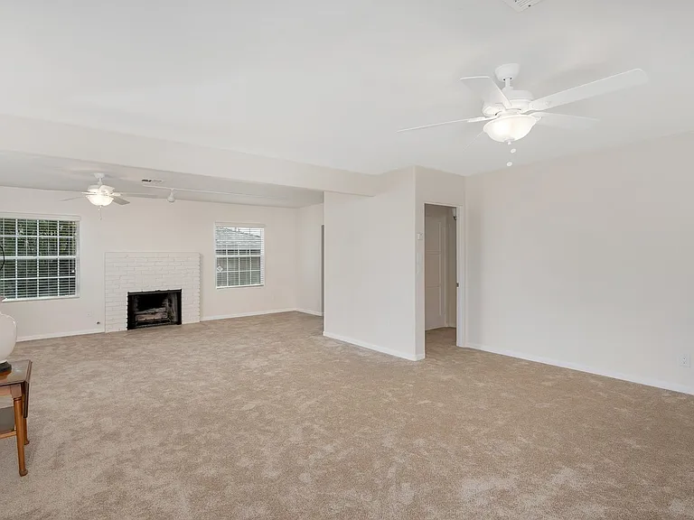 3709 Oleander Dr — Photo 6
