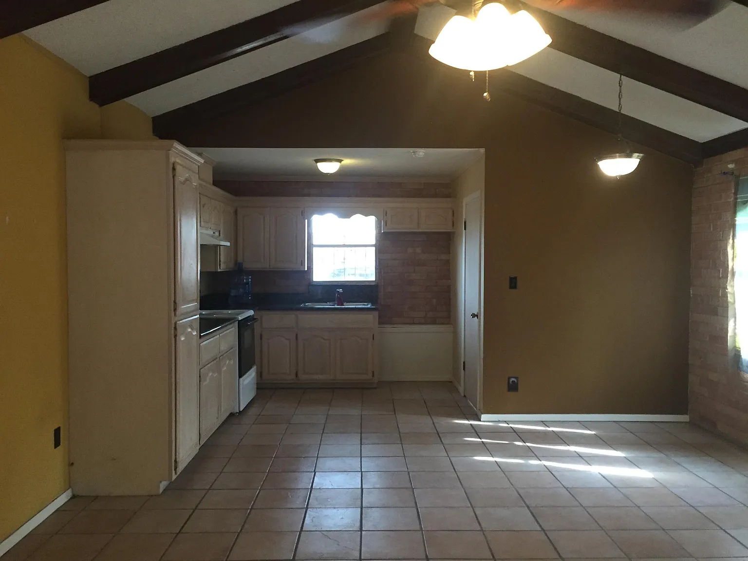 3 bed, 1297 sqft, $1,250 — Photo 2