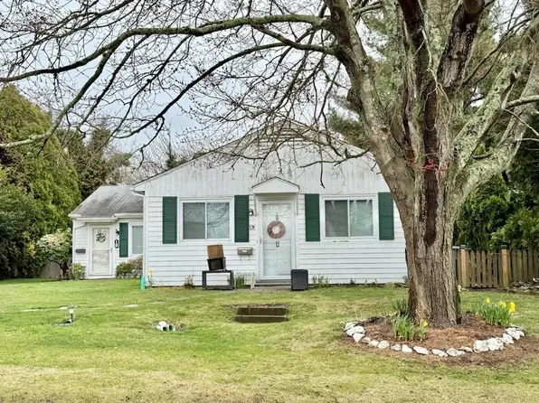 1 Buck Rd, Middletown, RI 02842