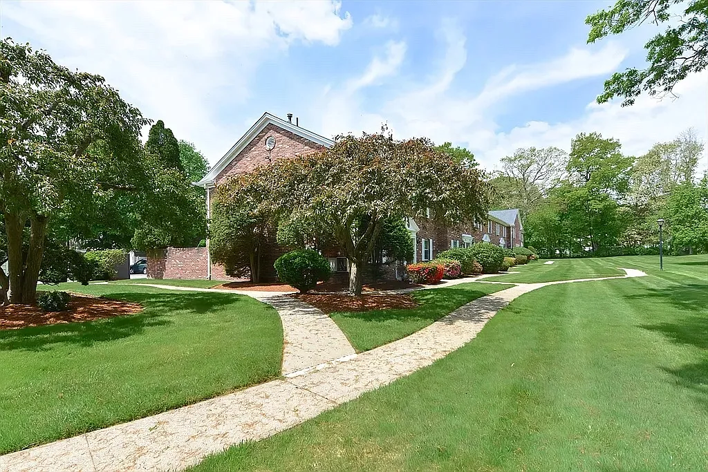 3 bed, 2.5 bath, 1232 sqft, $3,650 — Photo 4