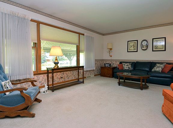 2nd image of 1307 N Chestnut Ave