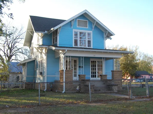 311 N 7th St, Henryetta, OK 74437