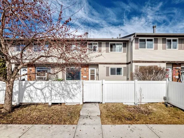 740 S Bracewood Dr SW #71, Calgary, AB T2W 3N3