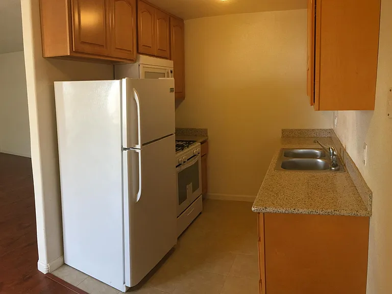 746 Illinois Ave #3 — Photo 6