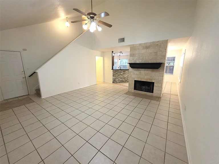 1600 Hollow Tree Blvd — Photo 3