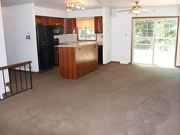 3rd image of 123 Daggette Dr