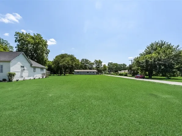 607 E 6th St, Bonham, TX 75418