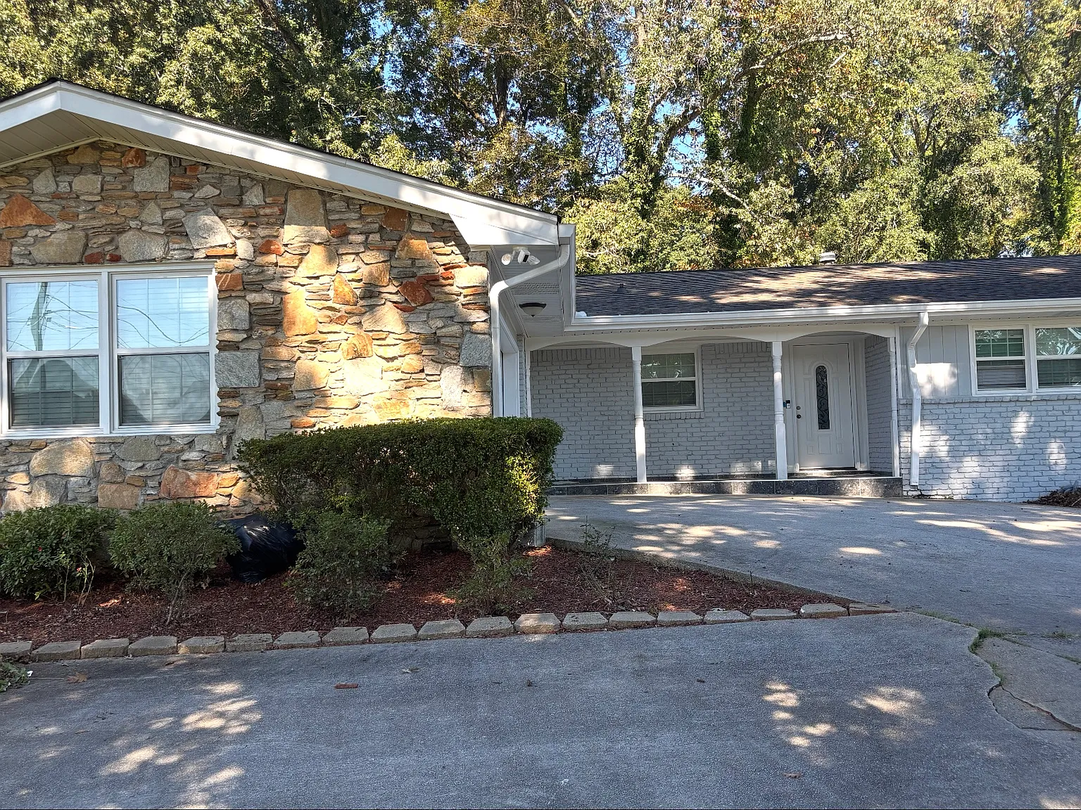 3 bed, 2.5 bath, 1955 sqft, $2,400 — Photo 1