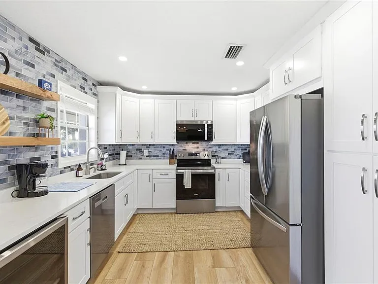 201 Pompano Dr SE #C — Photo 6