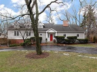 1021 S Estate Ln, Lake Forest, IL 60045