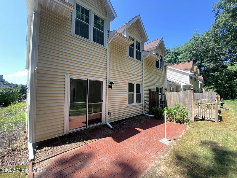 4th image of 4041 Chaucer Place