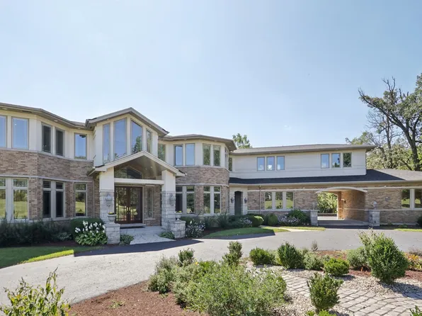 43W925 Empire Rd, St Charles, IL 60175