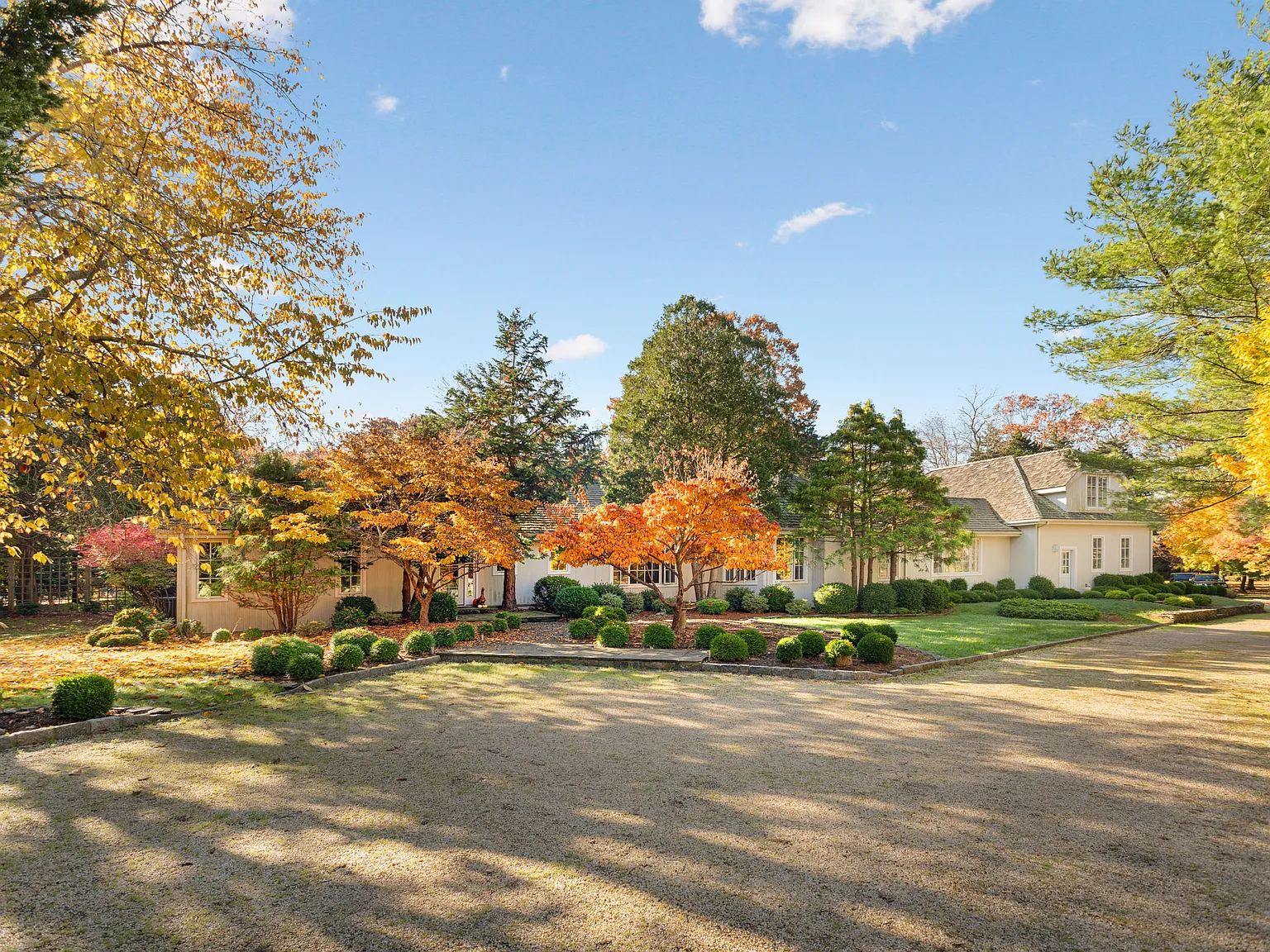 Southampton 4 Bedroom — Photo 1