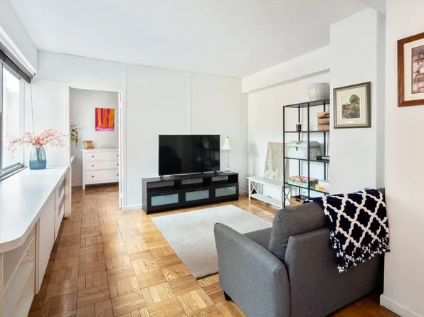 333 East 46th Street image 1 of 6