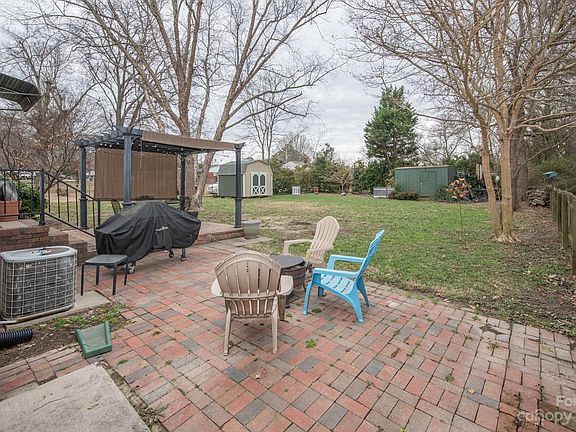 4th image of 1913 Old West Ln