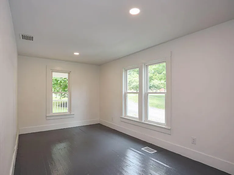 207 N Main St — Photo 13