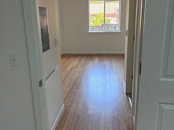 4th image of 1540 SE 32nd Ave #B