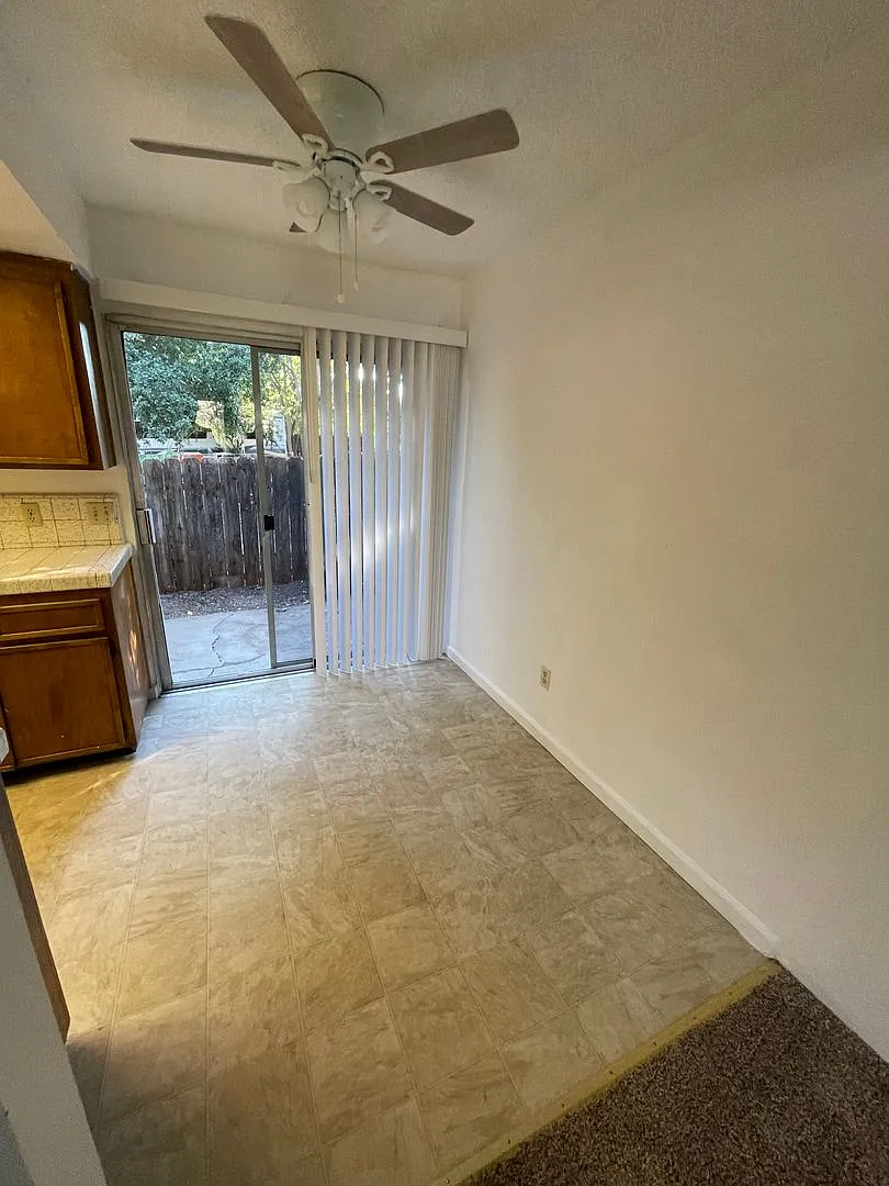 Westside Townhouse 2bedroom 1.5 bath — Photo 3