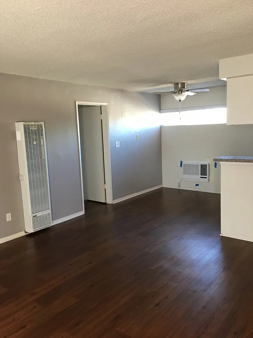 Coach House Apartments — Photo 1