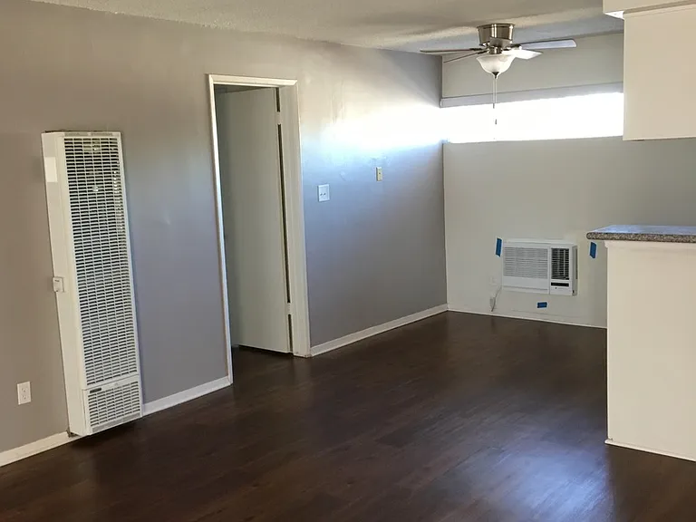 Coach House Apartments — Photo 1