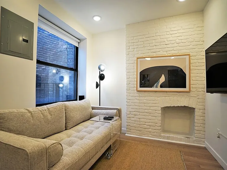 424 W 47th St #3 — Photo 9