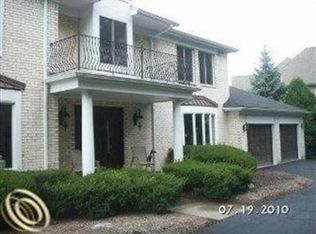2020 Bloomfield Woods Ct, West Bloomfield, MI