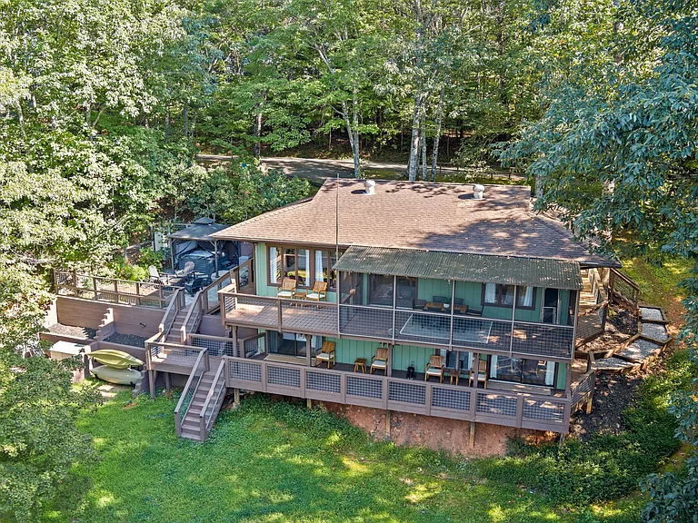 147 Laurel Ln — Photo 3