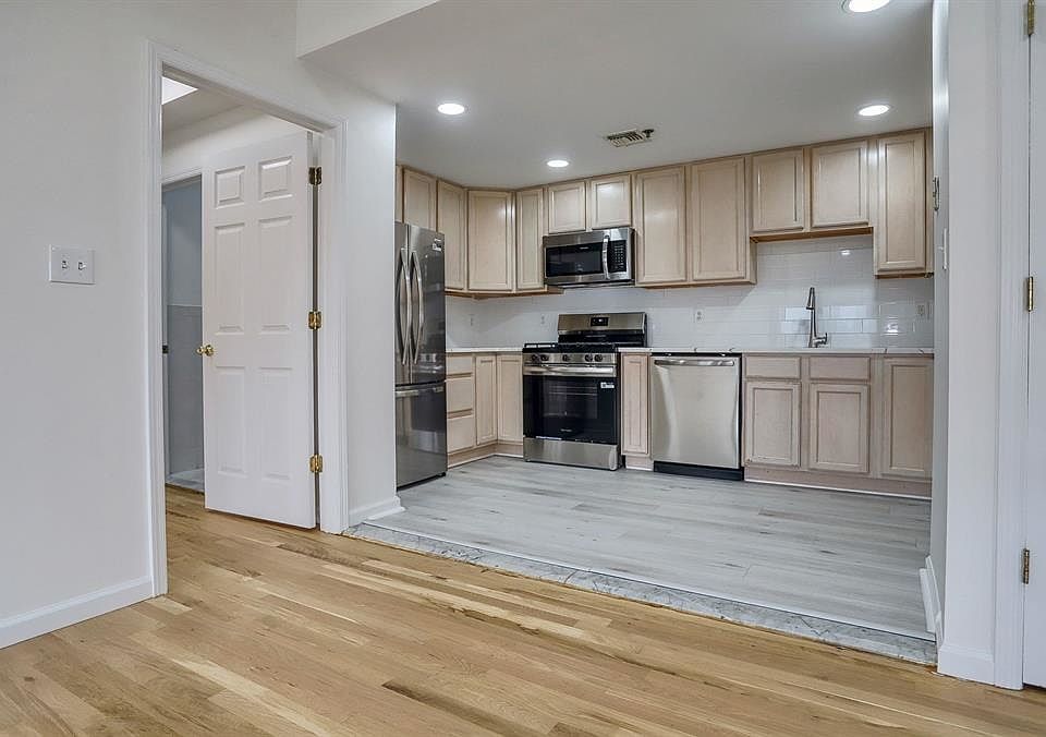 1st image of 217-219 Clinton St APT 6