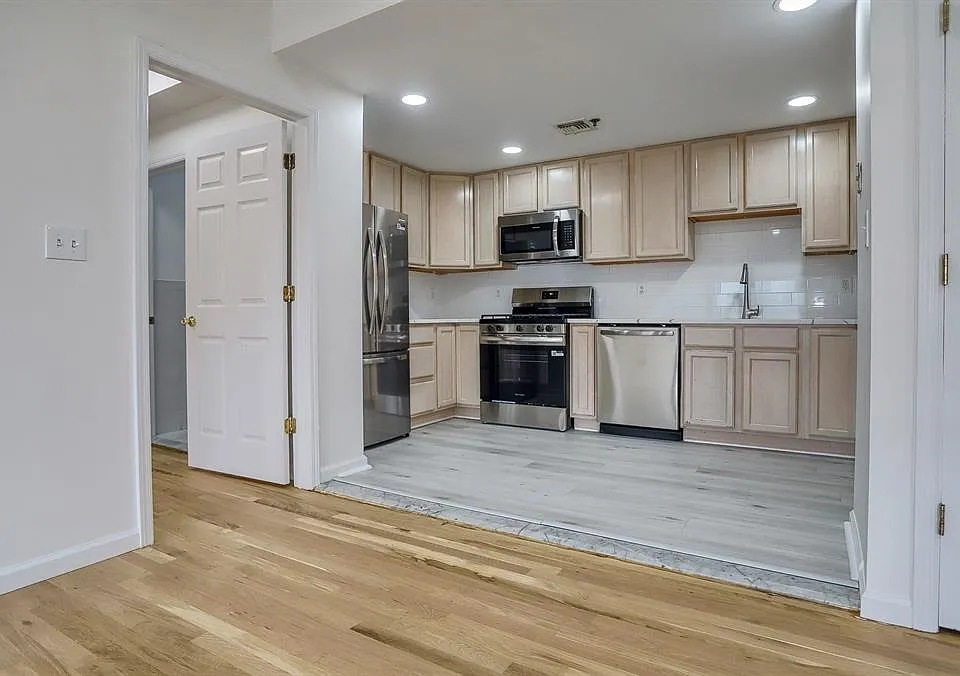 217-219 Clinton St #6
