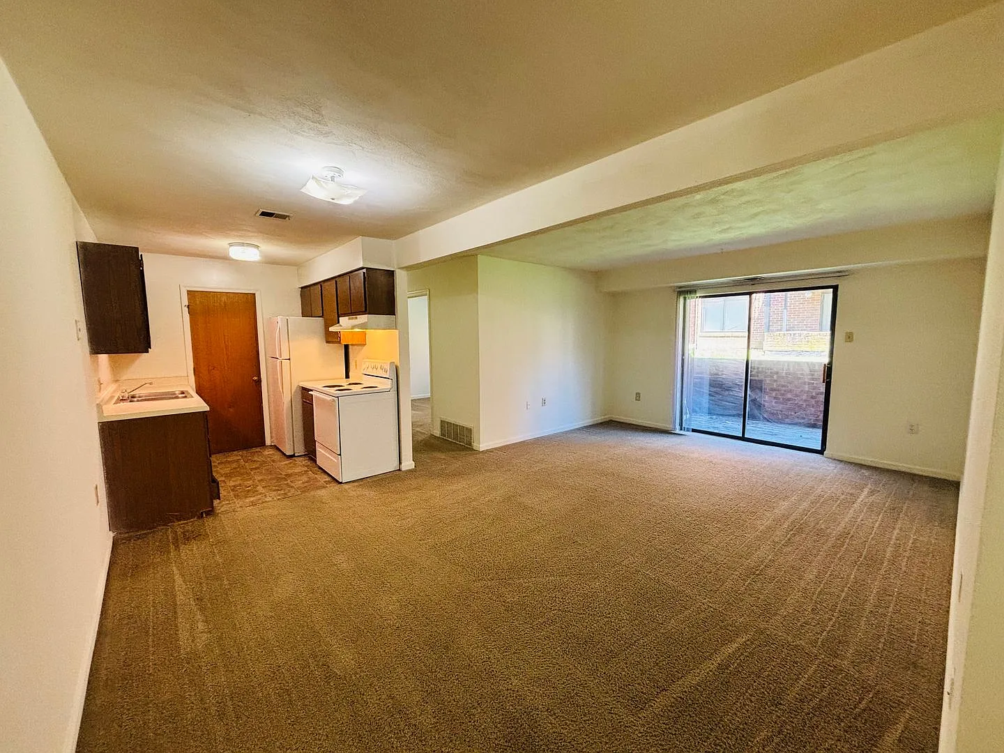 2 Bedroom 1 Bath Condo — Photo 2