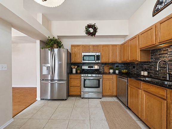 5th image of 342 Magnolia Ct