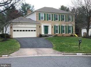 13111 Applegrove Ln, Herndon, VA 20171