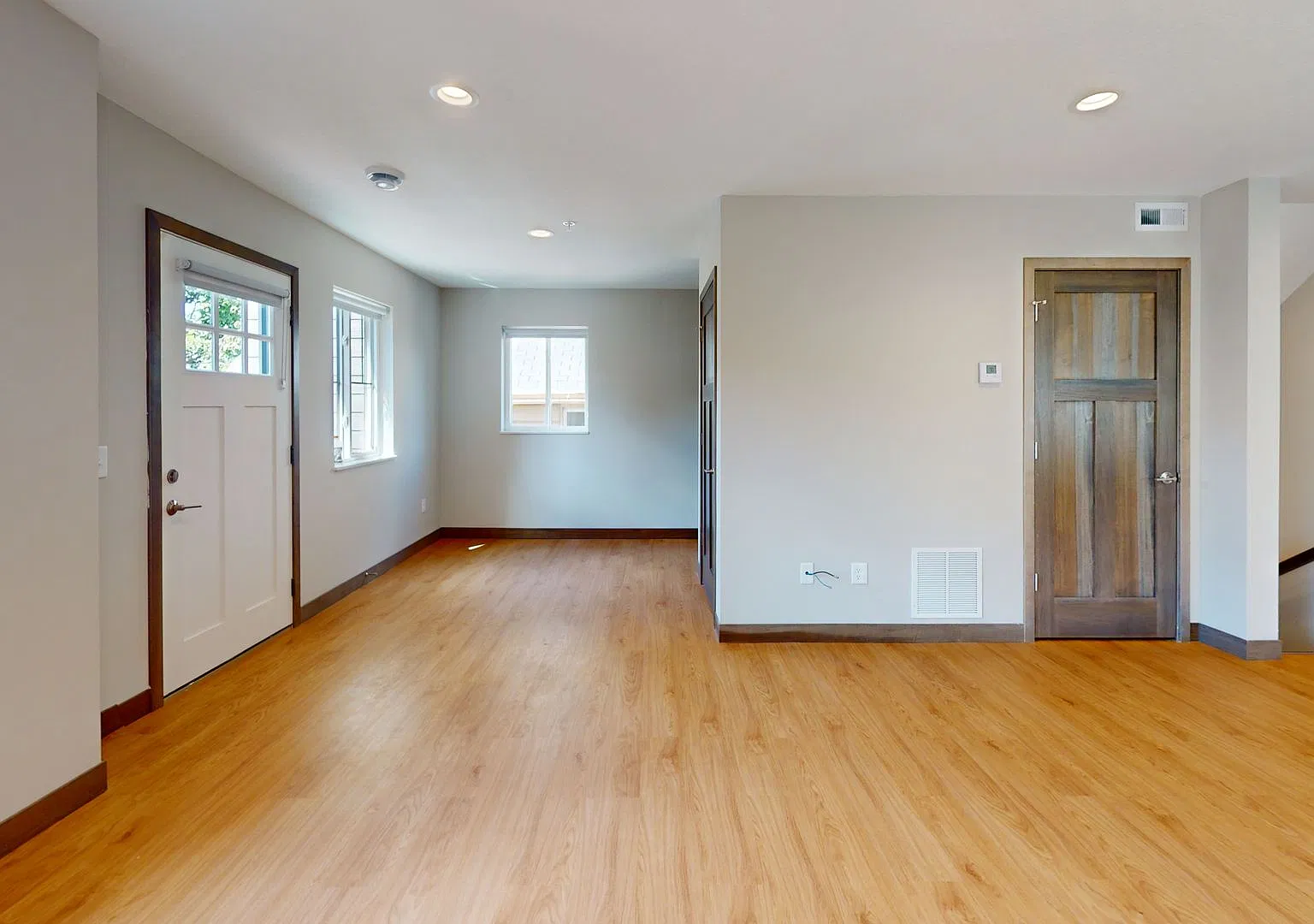 1215 8th St SE (Triplex) — Photo 2