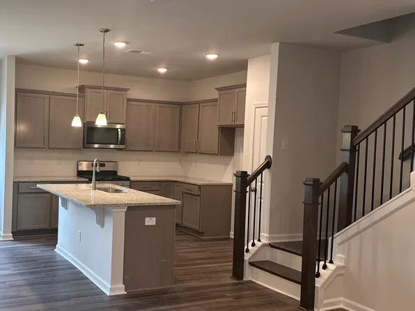 936 Lampton Ct, Jamestown, NC 27282