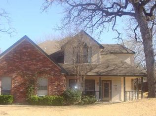 128 Ty Ln, Azle, TX 76020