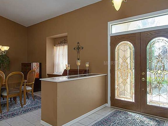 3rd image of 3032 Crest Dr