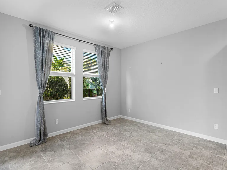 16474 Helix Ct — Photo 8
